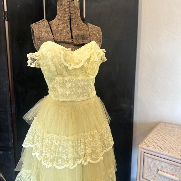 Women’s XS Dress Yellow Lace Tulle Gown Strapless Tiered Prom Bridal Dress Rare - Picture 3 of 5